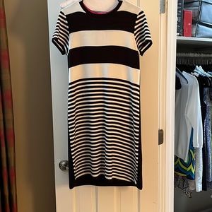 Eliza J 8P dress that is 90% acrylic, 9% nylon and 1% spandex. Machine wash